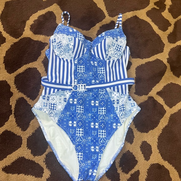 Solid and striped once piece - Picture 3 of 6